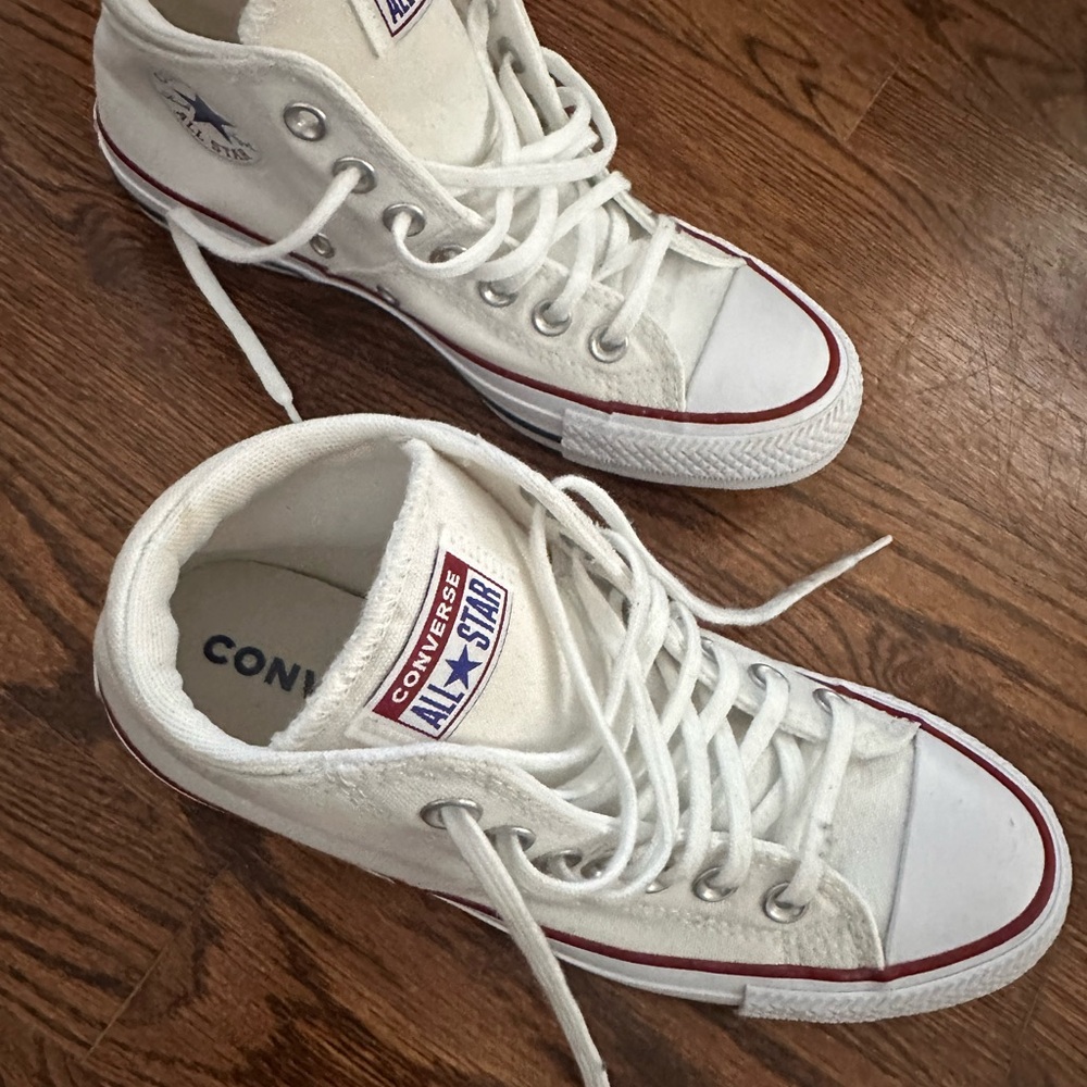Converse Womens White Low Top Sneakers - Picture 2 of 6